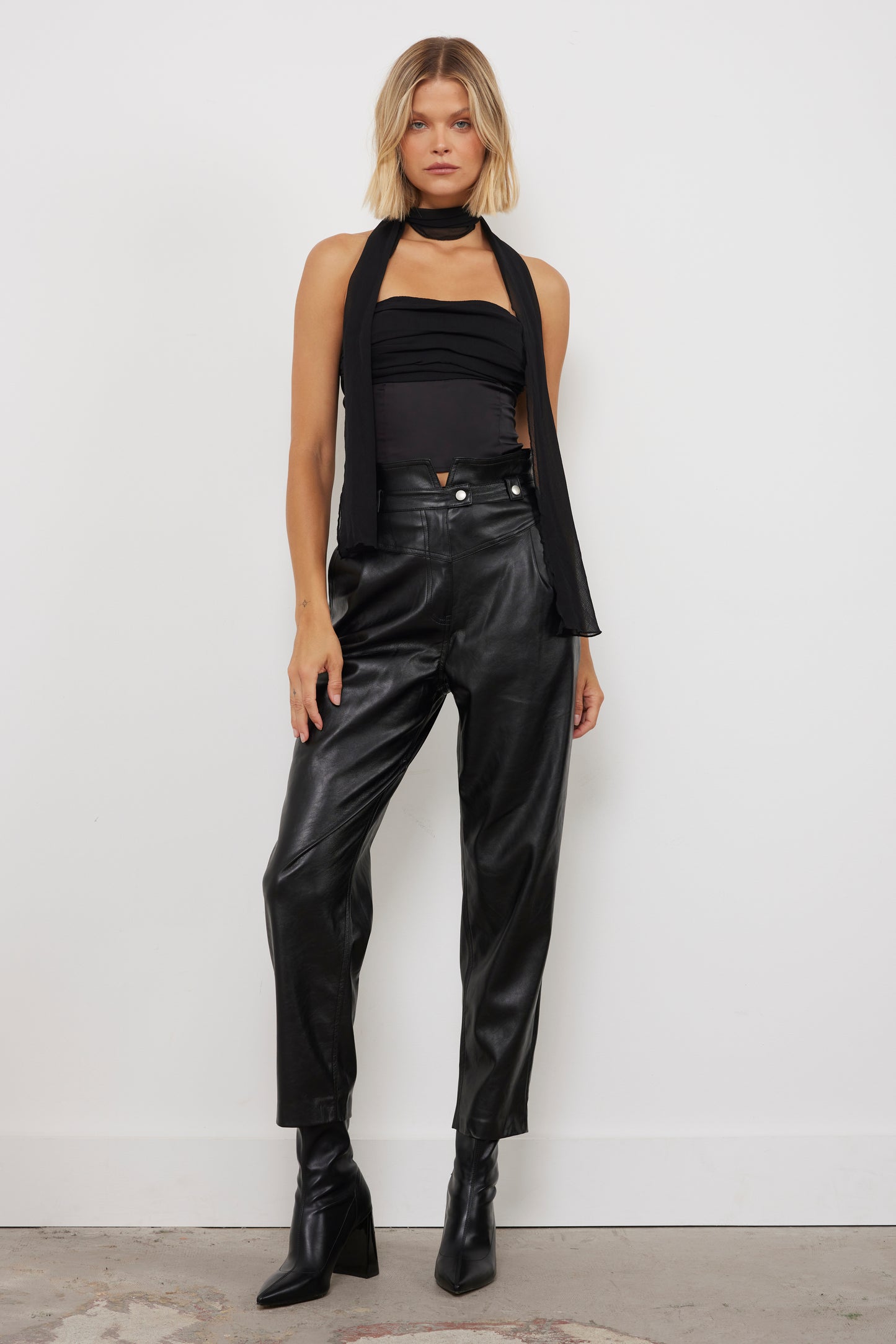 Demi Black Top