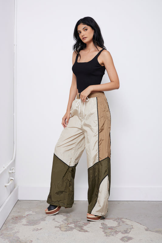 Weekend Festival Black Top