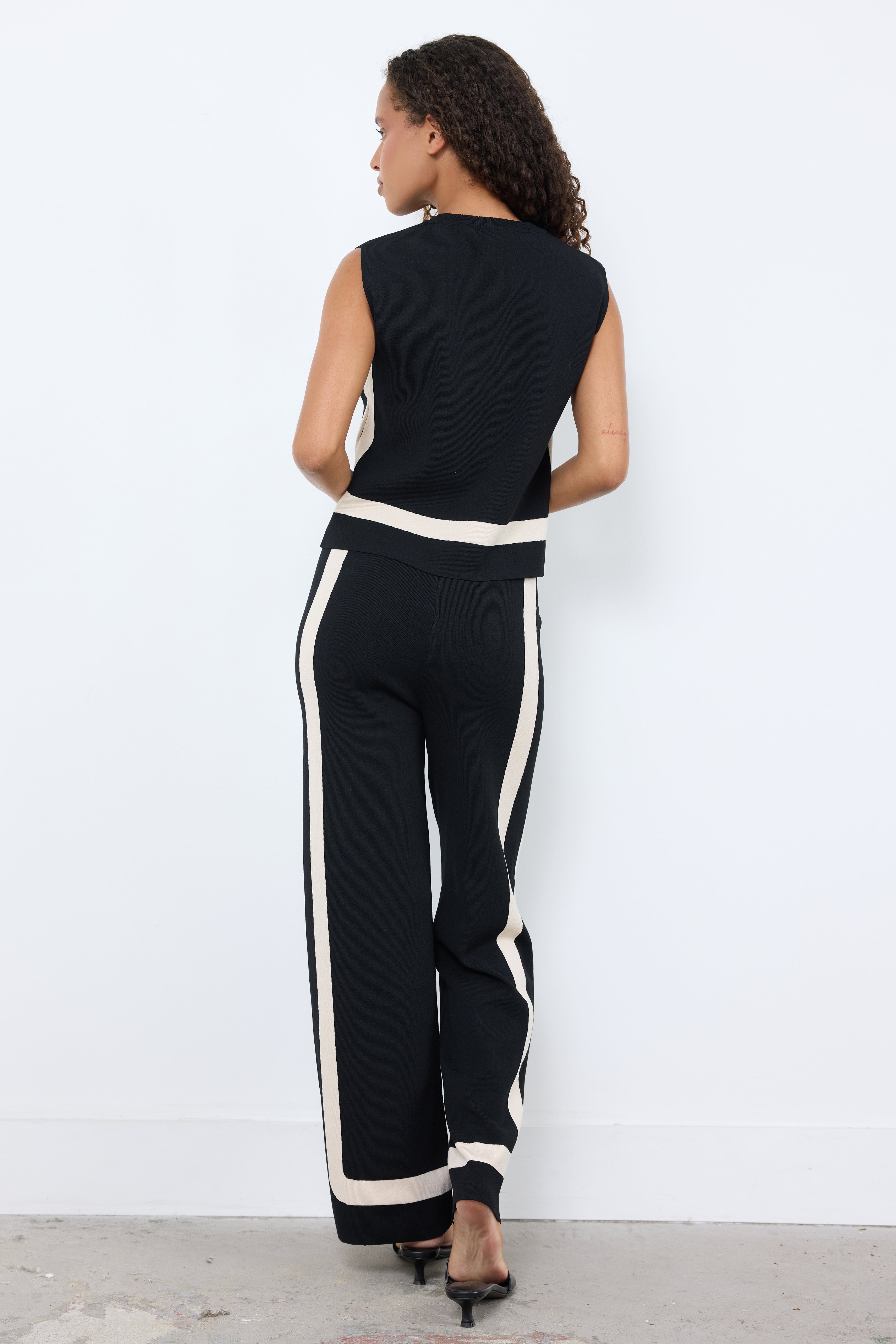 Keeps Getting Better Black Ivory Set