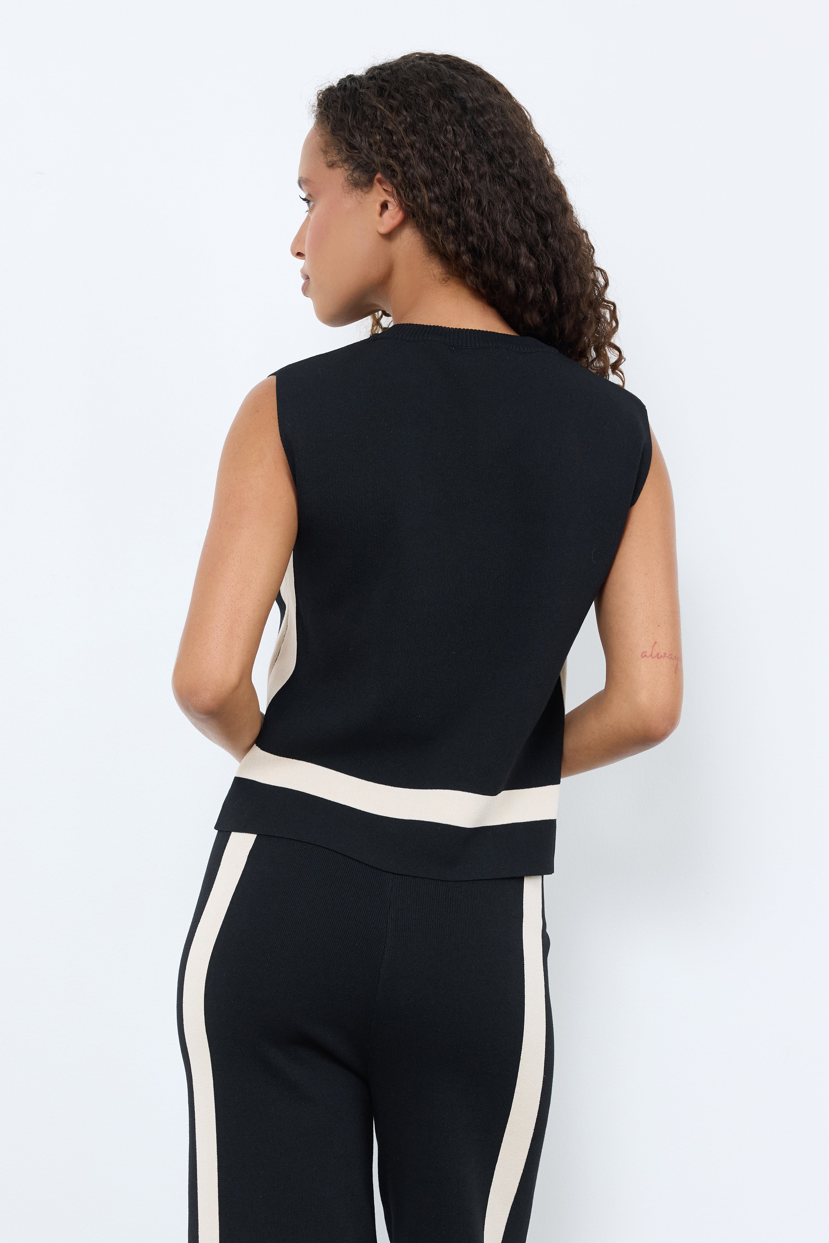 Keeps Getting Better Black Ivory Set