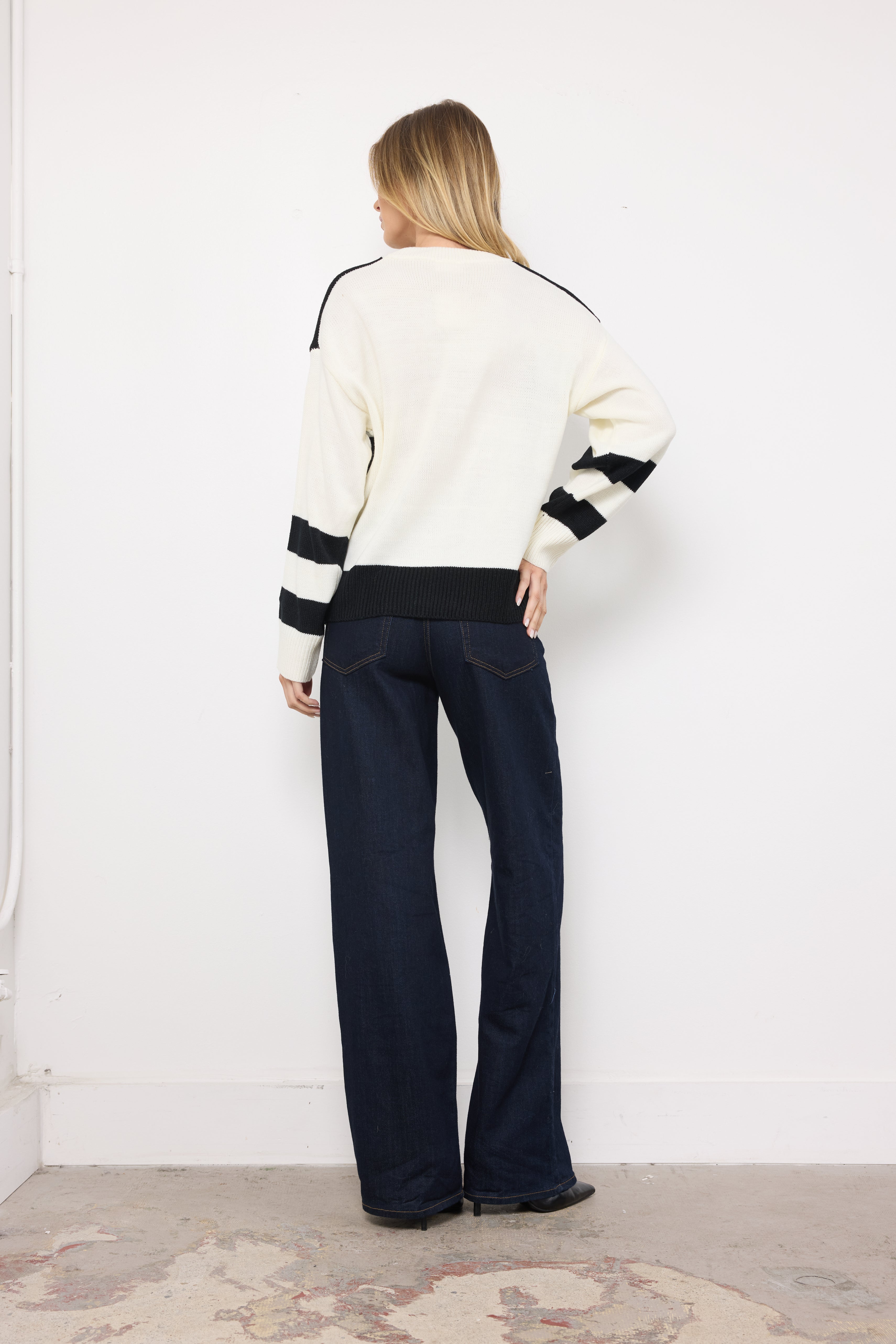 Ski Club White Black Knit Top